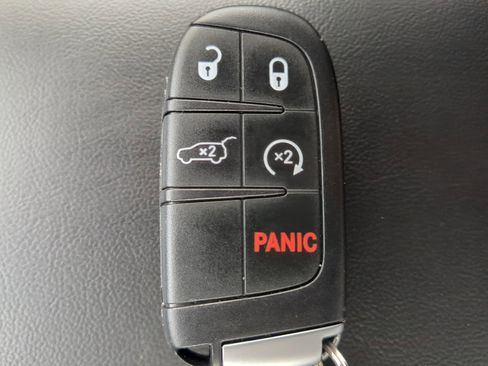 Used 2022 Jeep Grand Cherokee Laredo X image 31