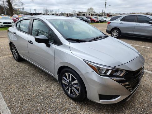 Used 2023 Nissan Versa S w/ S Plus Package FWD image 2