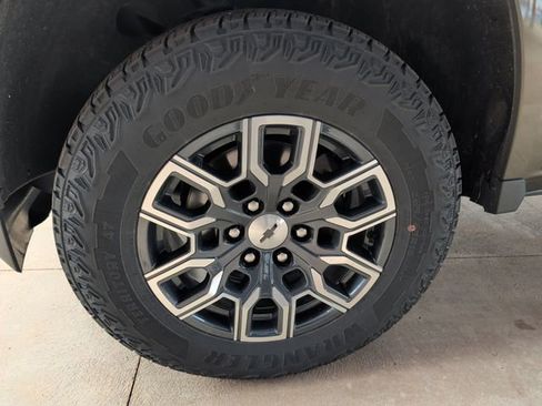 Used 2023 Chevrolet Colorado Z71 w/ Z71 Convenience Package 2 image 9