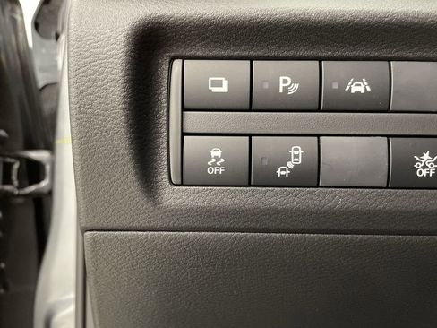 Certified 2025 Nissan Kicks Play S image 27