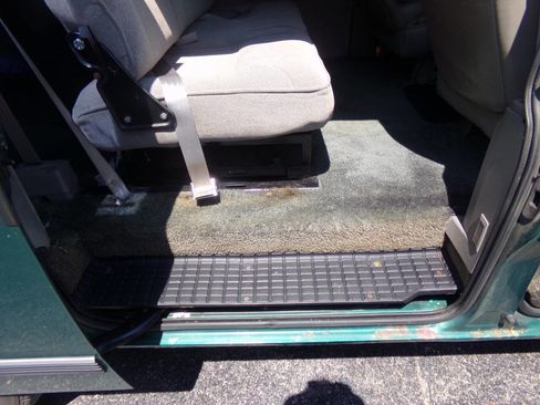 Used 1998 Chevrolet Astro w/ Convenience Group image 24