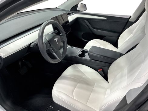 Certified 2023 Tesla Model Y Long Range AWD/4WD image 9