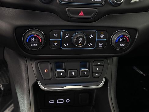 Used 2021 GMC Terrain SLT w/ Infotainment Package II image 16