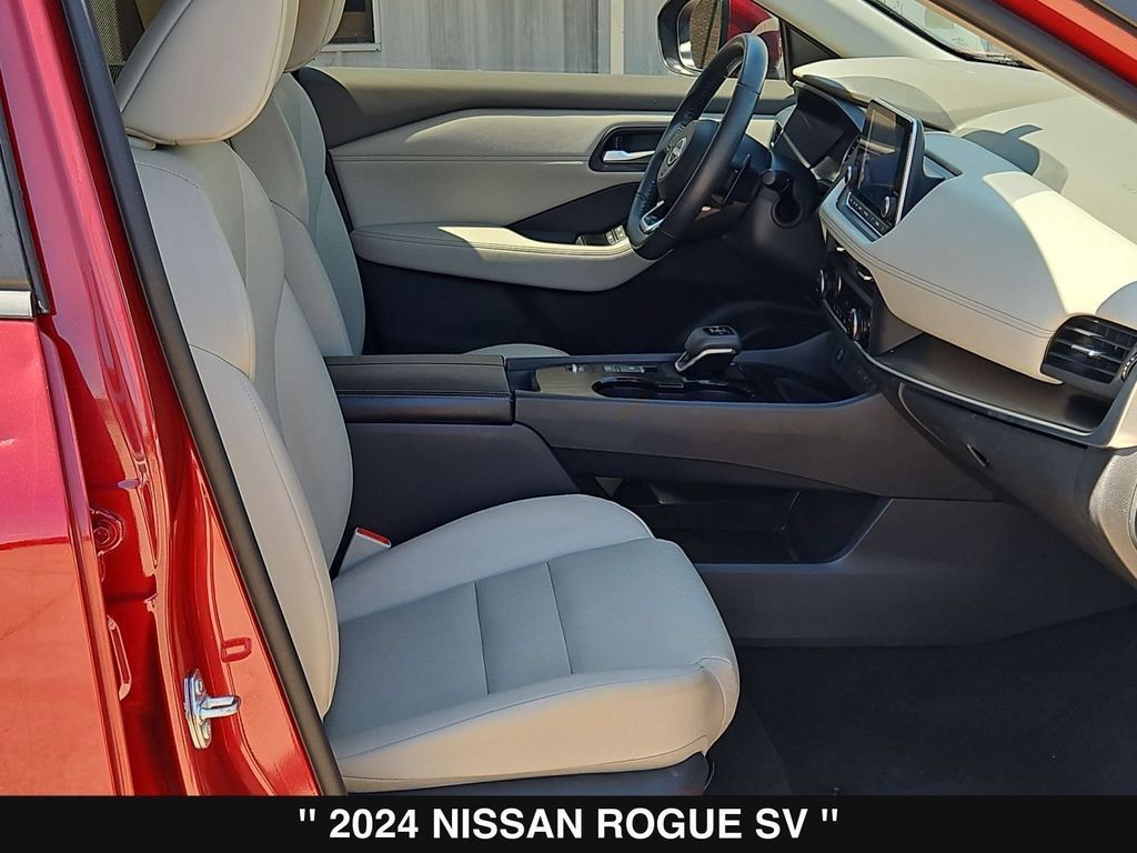 Used 2024 Nissan Rogue SV w/ SV Premium Package FWD image 29