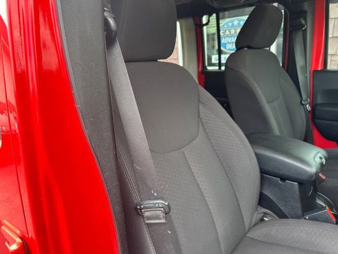Used 2013 Jeep Wrangler Unlimited Sport AWD/4WD image 11