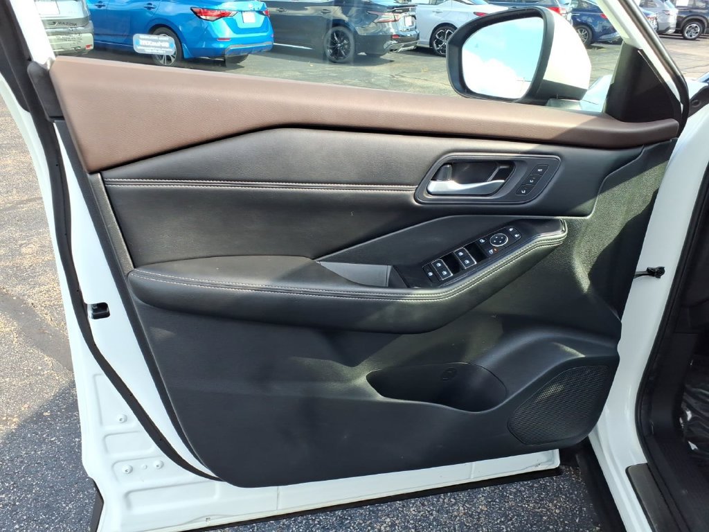Certified 2023 Nissan Rogue SL w/ SL Premium Package AWD/4WD image 18