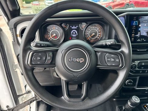 Used 2024 Jeep Gladiator Sport AWD/4WD image 8