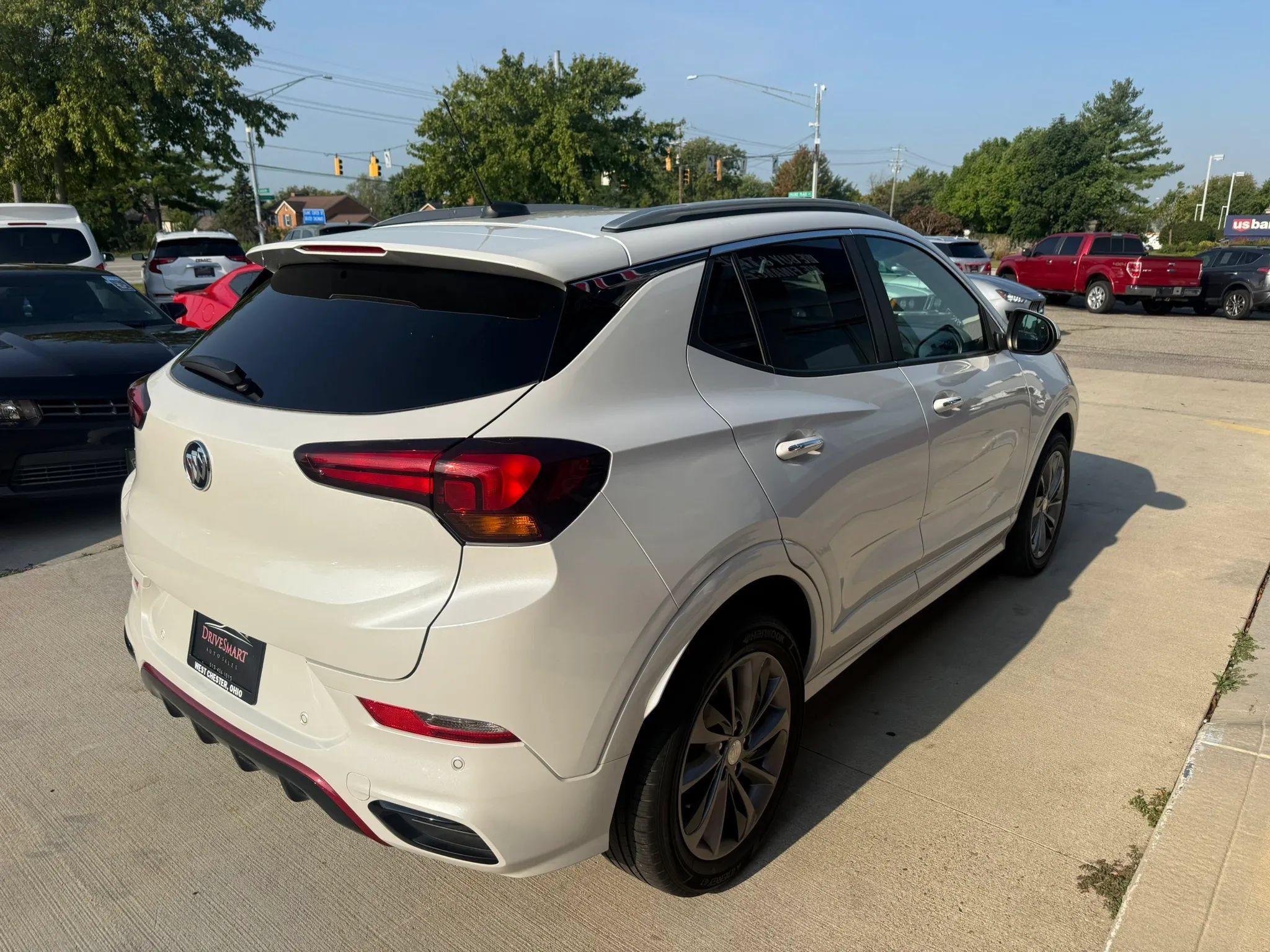 Used 2021 Buick Encore GX Select w/ Advanced Technology Package FWD image 3