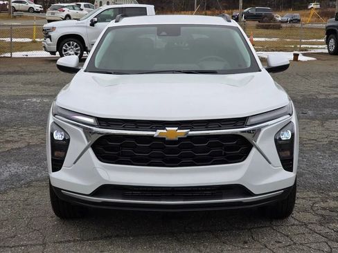 New 2026 Chevrolet Trax LT w/ Driver Confidence Package FWD image 17
