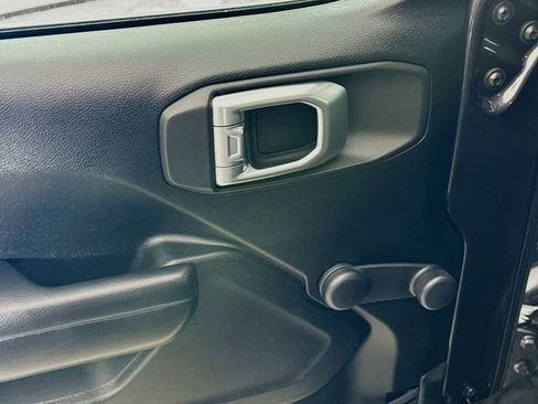 Used 2020 Jeep Wrangler Sport image 17