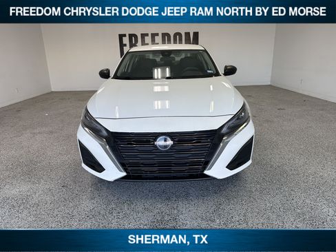 Used 2024 Nissan Altima 2.5 SV AWD/4WD image 2