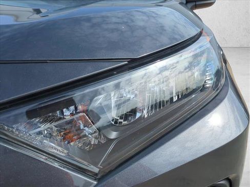 Used 2022 Toyota RAV4 LE FWD image 9
