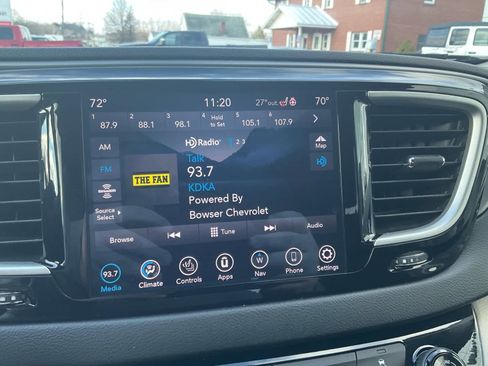 Used 2020 Chrysler Pacifica Touring w/ Cold Weather Group FWD image 6