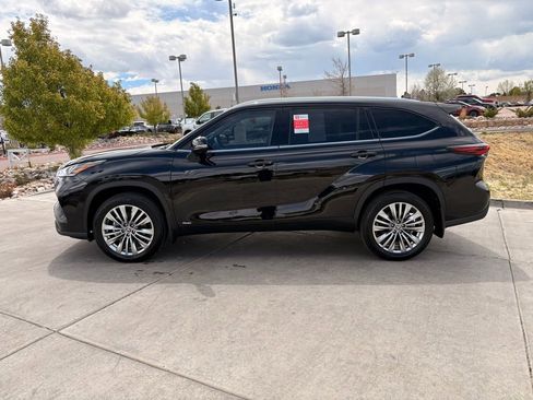 Used 2026 Toyota Highlander Platinum AWD/4WD image 4