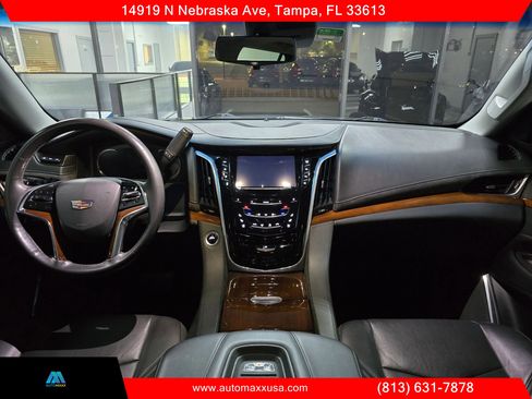 Used 2019 Cadillac Escalade Luxury w/ Escalade Sport Edition image 18