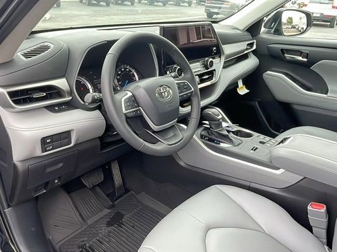 New 2026 Toyota Highlander XLE image 10