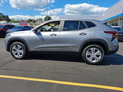 Used 2025 Chevrolet Trax LS image 2