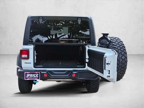 Used 2023 Jeep Wrangler Unlimited w/ Convenience Group AWD/4WD image 6