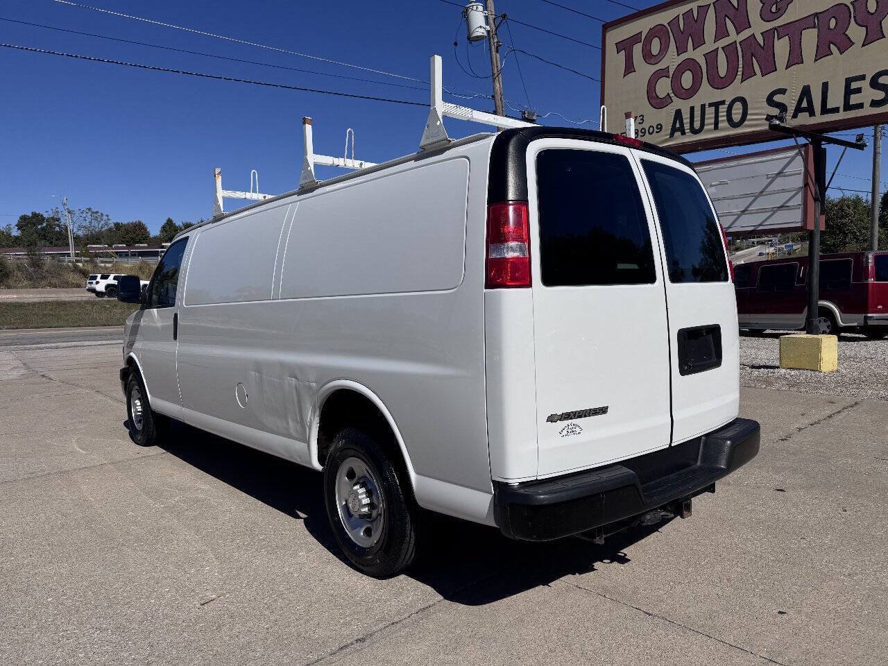 Used 2018 Chevrolet Express 3500 Extended w/ Driver Convenience Package RWD image 5