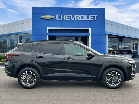 Certified 2024 Chevrolet Trax LT w/ Driver Confidence Package FWD image 5