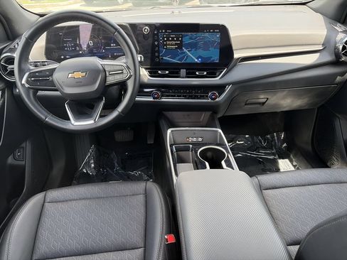 Used 2025 Chevrolet Equinox LT w/ Convenience Package II FWD image 2