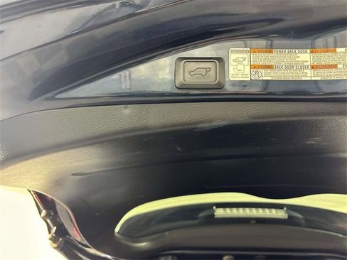 Used 2017 Toyota RAV4 SE image 12