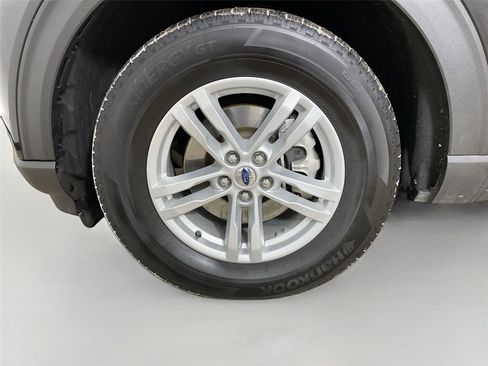 Used 2023 Ford Explorer XLT image 29