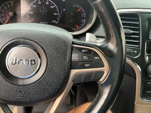 Used 2014 Jeep Grand Cherokee Laredo AWD/4WD image 12
