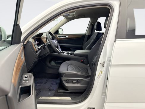 Used 2024 Volkswagen Atlas SE image 10