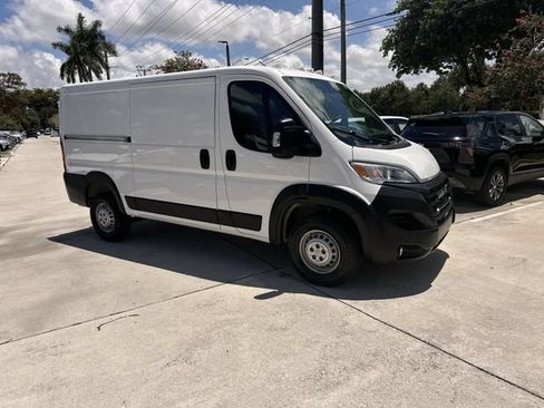Used 2025 RAM ProMaster 2500 w/ Convenience Group FWD image 16