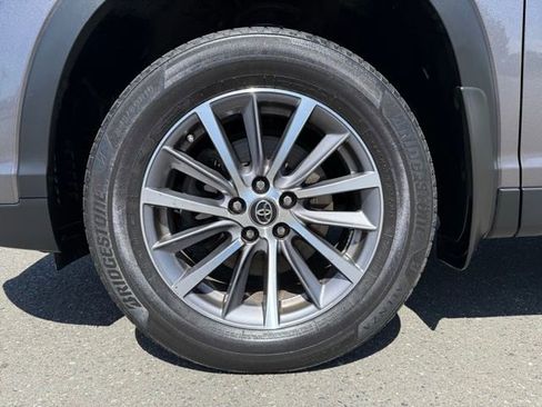 Used 2019 Toyota Highlander XLE AWD/4WD image 9