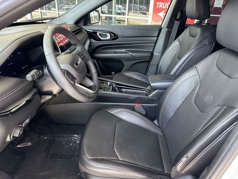 Used 2024 Jeep Compass Limited w/ High Altitude Package AWD/4WD image 15