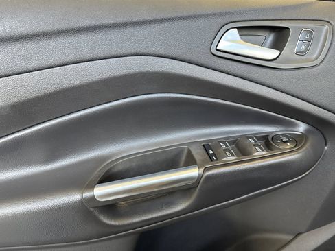 Used 2019 Ford Escape SE image 11