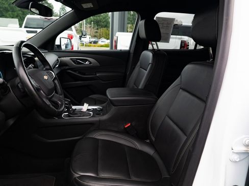 Used 2023 Chevrolet Traverse LT image 17