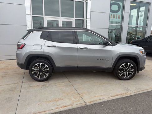 Used 2023 Jeep Compass Limited w/ Sun and Sound Group AWD/4WD image 10