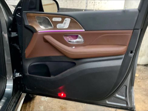 Used 2024 Mercedes-Benz GLS 450 4MATIC image 26