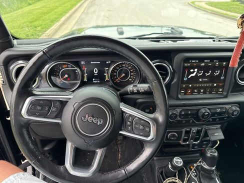 Used 2022 Jeep Wrangler Unlimited Sahara AWD/4WD image 7