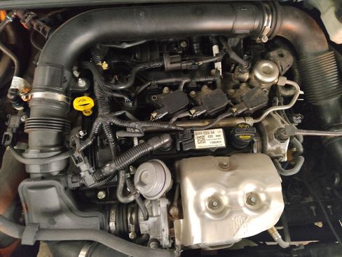 Used 2018 Ford Focus SE w/ SE Appearance Package image 30