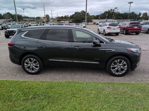 Used 2018 Buick Enclave Avenir w/ Avenir Technology Package image 8