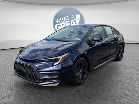 Used 2024 Toyota Corolla SE w/ SE Premium Package image 8