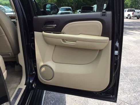 Used 2010 GMC Yukon XL Denali AWD/4WD image 36
