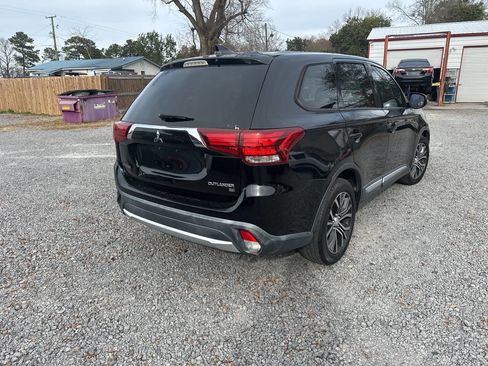 Used 2018 Mitsubishi Outlander SE image 7