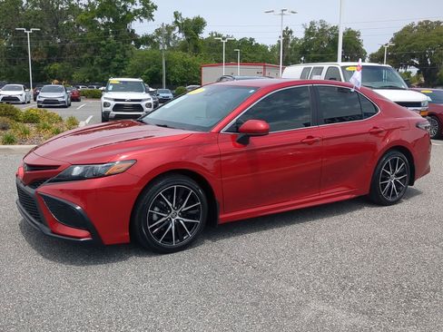 Used 2021 Toyota Camry SE image 10