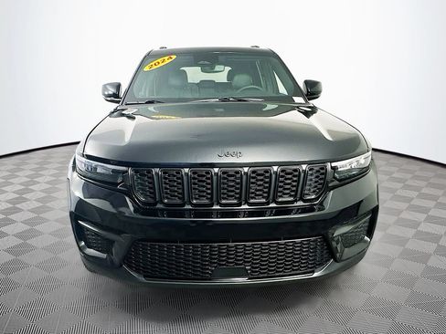 Certified 2024 Jeep Grand Cherokee Altitude AWD/4WD image 4
