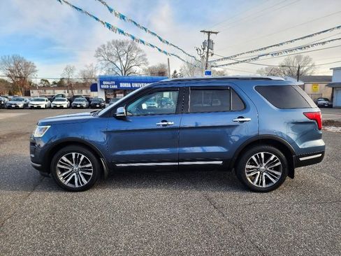 Used 2019 Ford Explorer Platinum image 2