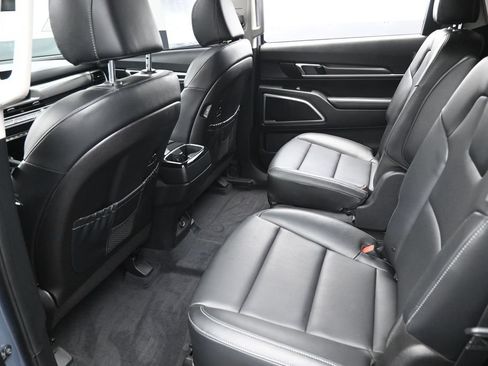 Used 2025 Kia Telluride S FWD image 28