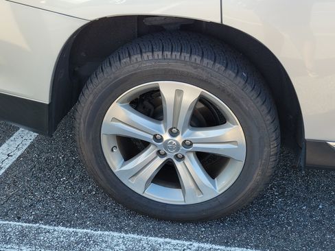 Used 2012 Toyota Highlander Limited w/ Tow Pkg AWD/4WD image 17
