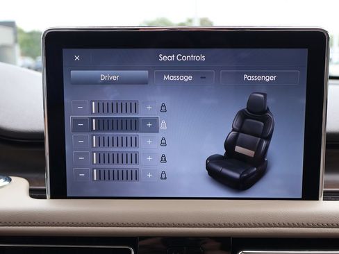 Used 2023 Lincoln Aviator Reserve w/ Equipment Group 201A AWD/4WD image 13
