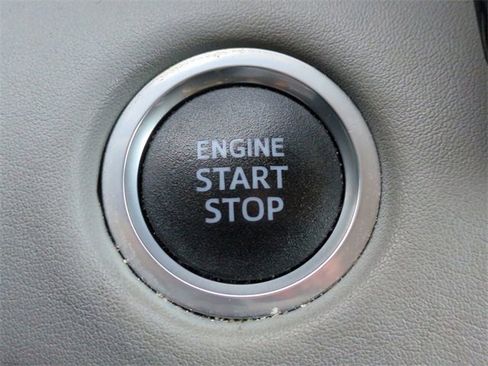 Used 2021 Toyota Highlander XLE image 29