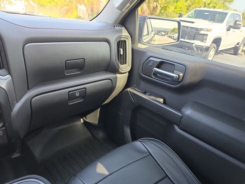 Used 2019 Chevrolet Silverado 1500 Custom Trail Boss w/ Custom Convenience Package AWD/4WD image 10